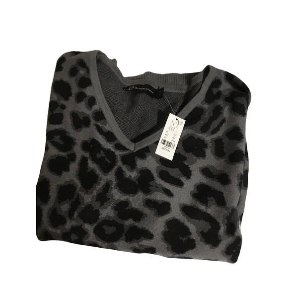New York & Company Black and Gray Animal Print Top NWT Size M - Picture 10 of 10